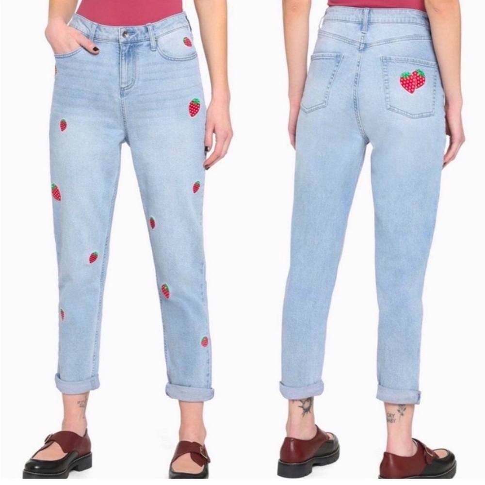 Hot Topic Strawberry Embroidered Mom Jean Size 7 - Picture 8 of 8